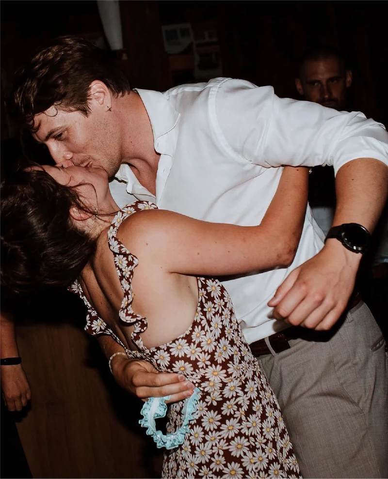 A kiss and a bouquet