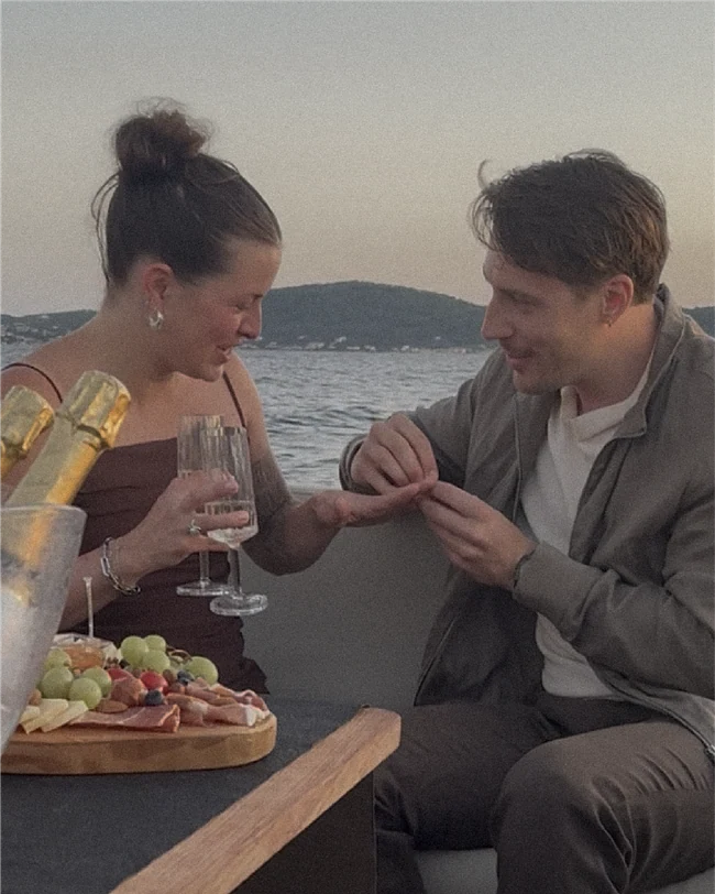 A happy moment from the proposal